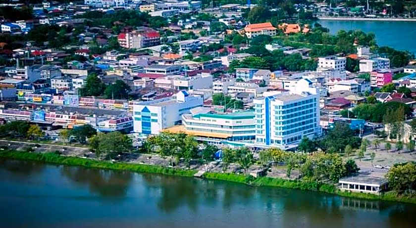 Viangtak Riverside Hotel