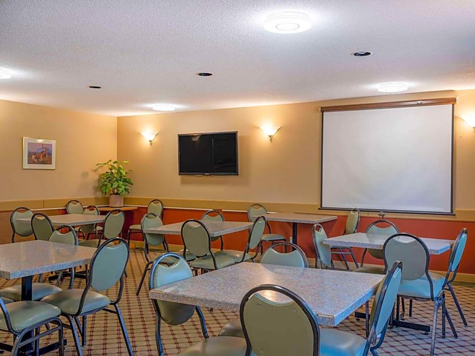 Travelodge by Wyndham Lacombe