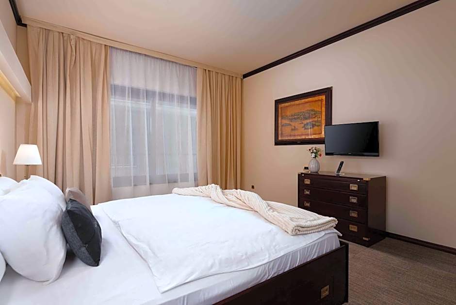 Photo 1 of 15 of Superior Suite, Sea View