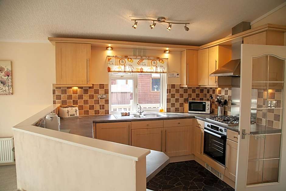 Saffron Lodge With Hot Tub