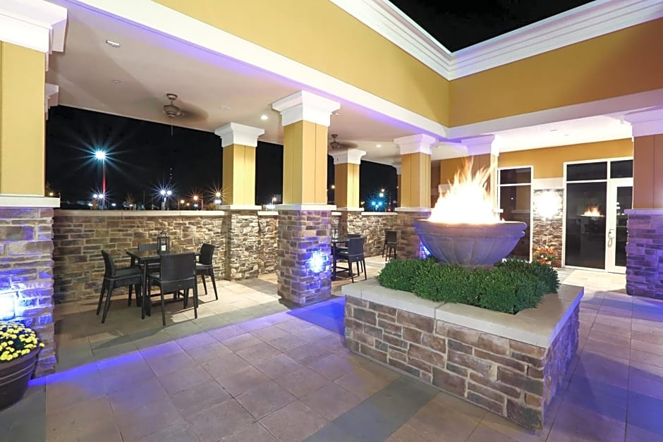 Holiday Inn and Suites East Peoria By IHG