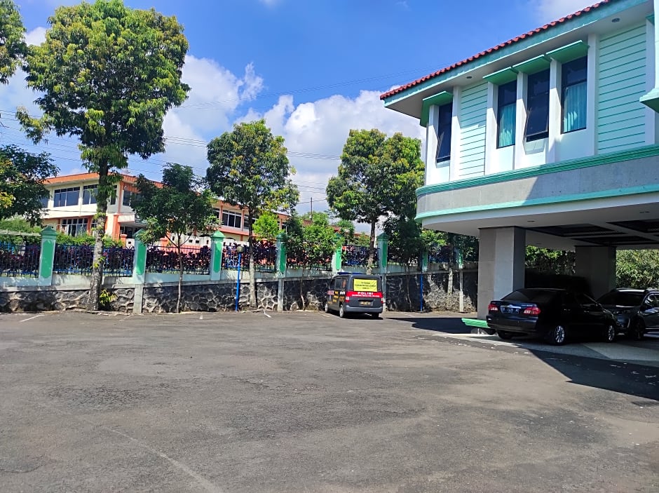 Ayong M Linggarjati Hotel