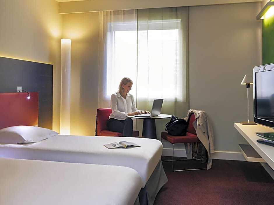 Mercure Paris La Défense Grande Arche Hotel