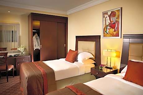 Sea Front Family Suite - King and Twin Beds