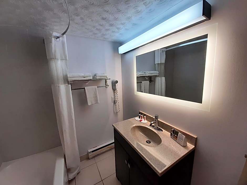 Howard Johnson by Wyndham Woodstock NB