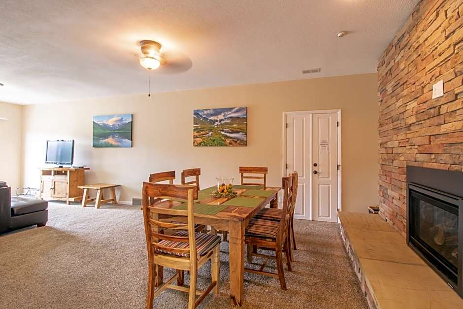 Coyote Mountain Lodge