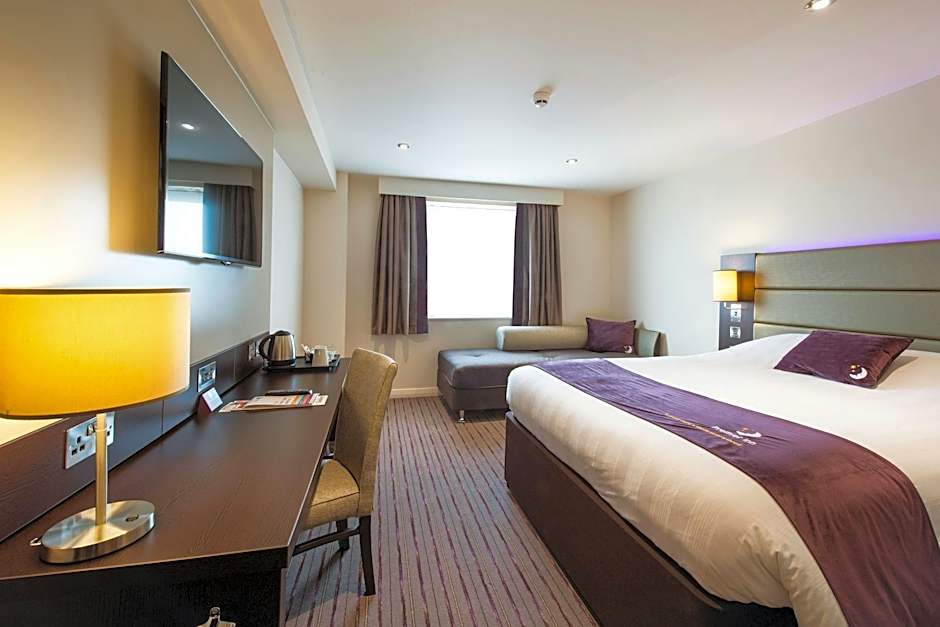 Premier Inn Farnborough Town Centre
