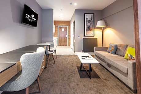 Deluxe Suite, 1 Bedroom, 1 King, Sofa Bed, Kitchenette