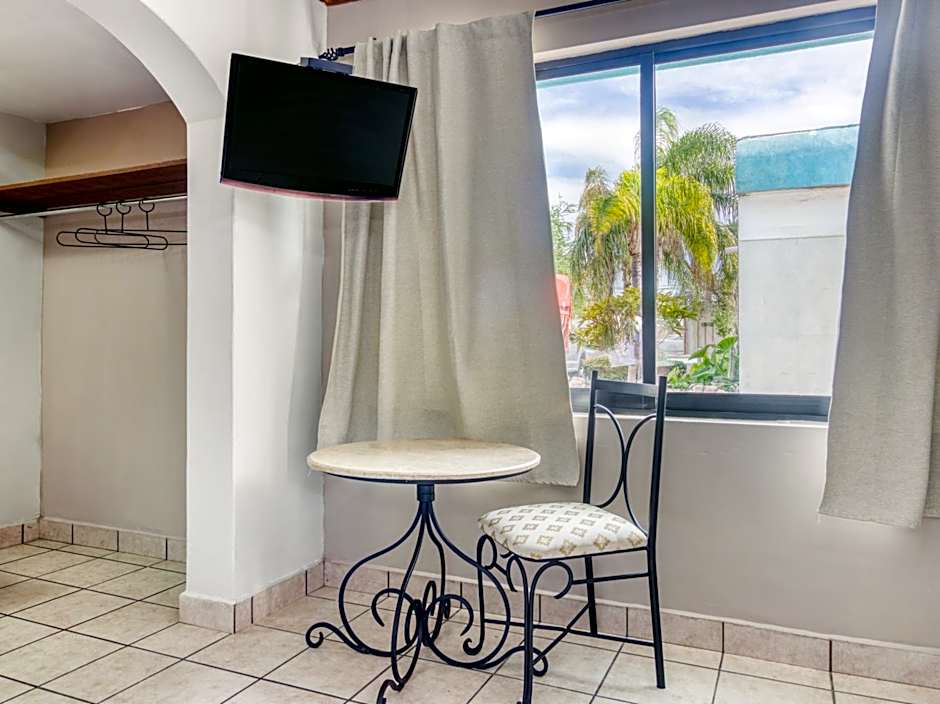 Capital O Hotel La Siesta