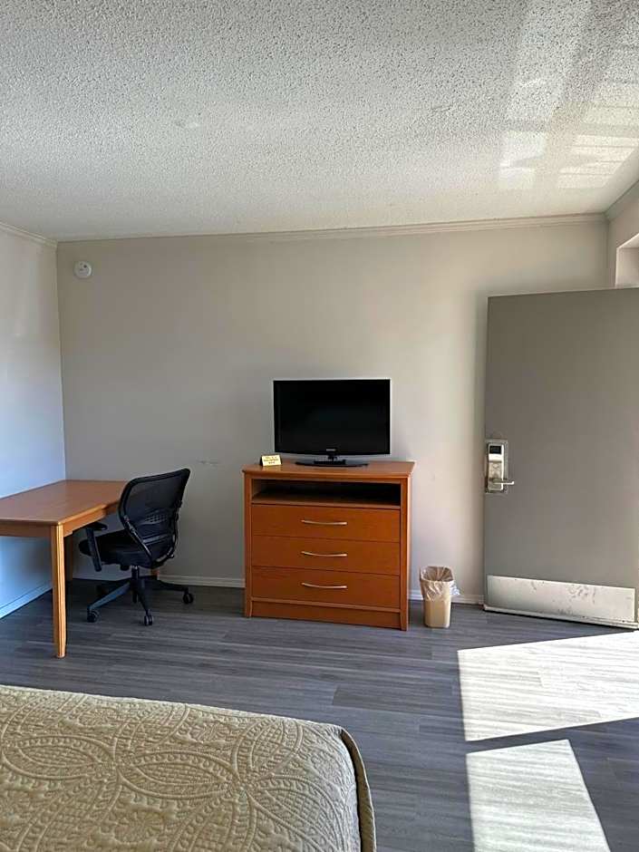 Budgetel Inn & Suites
