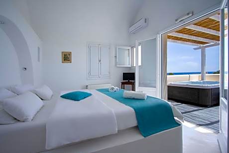 Executive Suite with Sea View and Outdoor Jacuzzi