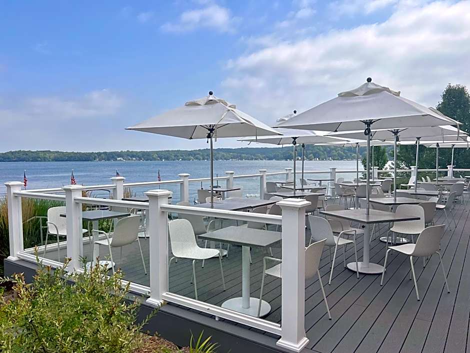 Bay Pointe Inn