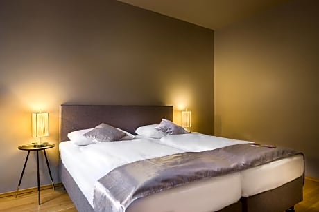 Budget Twin Room with Shared Bathroom
