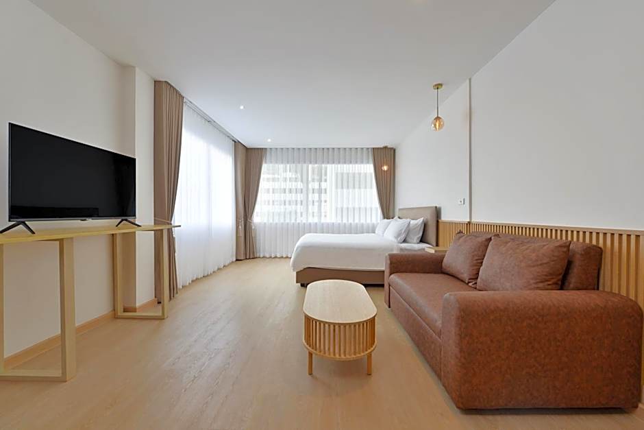 Ratchathewi Hyde Away