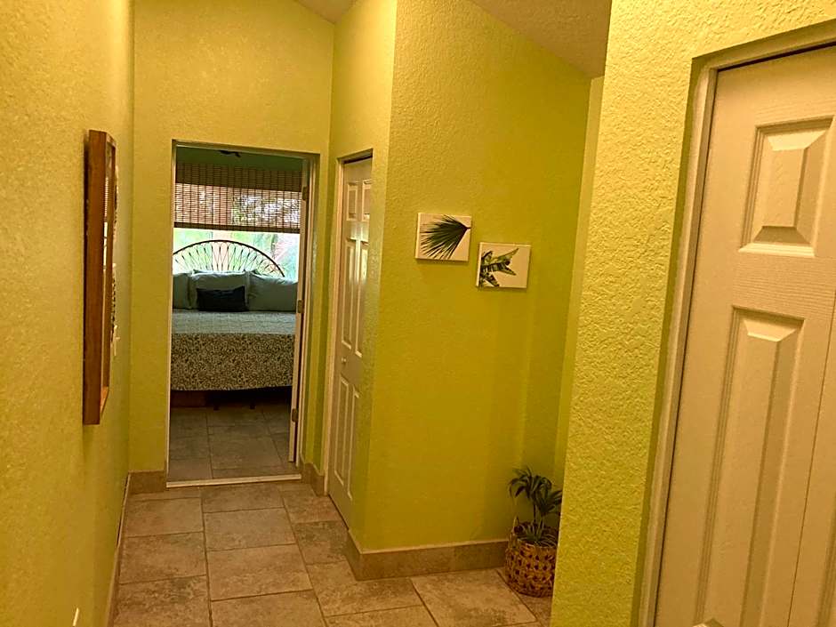 3Gulls Inn Ozona-Boutique Hotel-Steps from Restaurants & Brewery-SwimSpa Pool-Pet Friendly