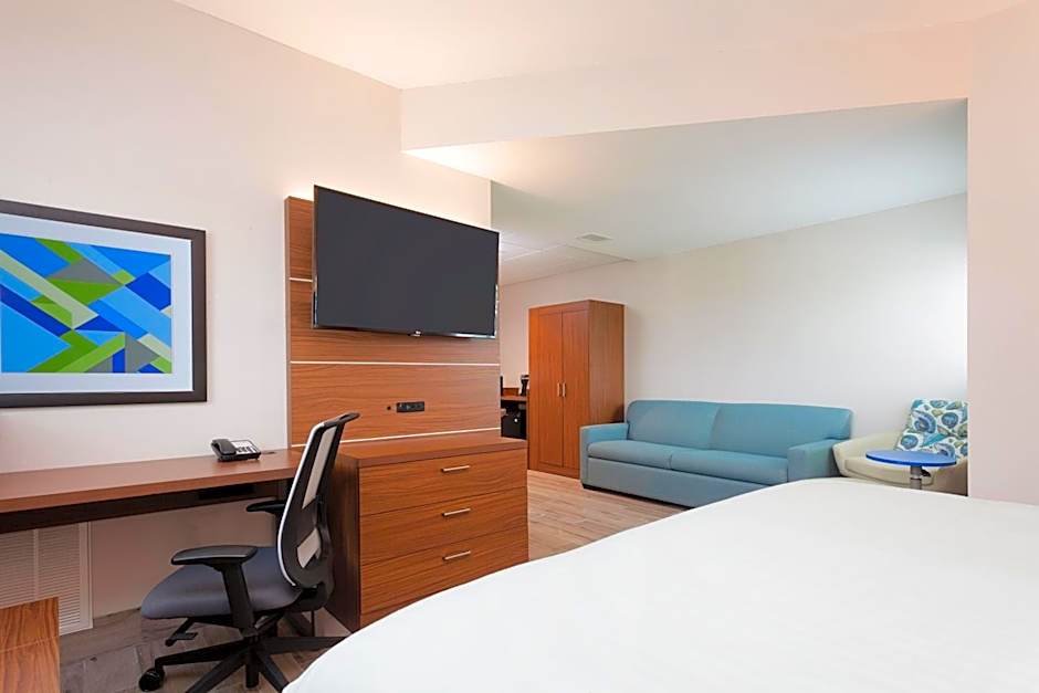 Holiday Inn Express & Suites Panama City Beach - Beachfront By IHG