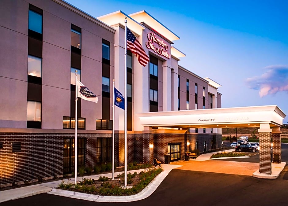 Hampton Inn By Hilton and Suites at Wisconsin Dells Lake Delton WI