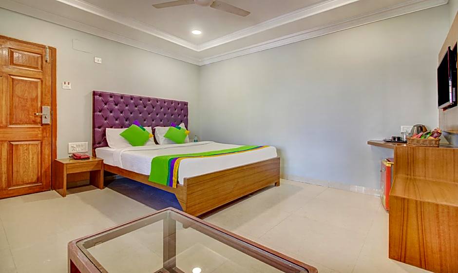 Treebo Cruz Royale Santacruz West