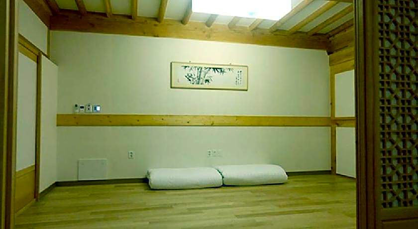 Hwangnamguan Hanok Village