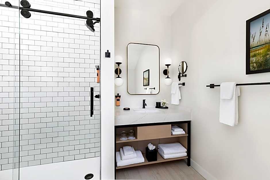 The Pell - JDV by Hyatt