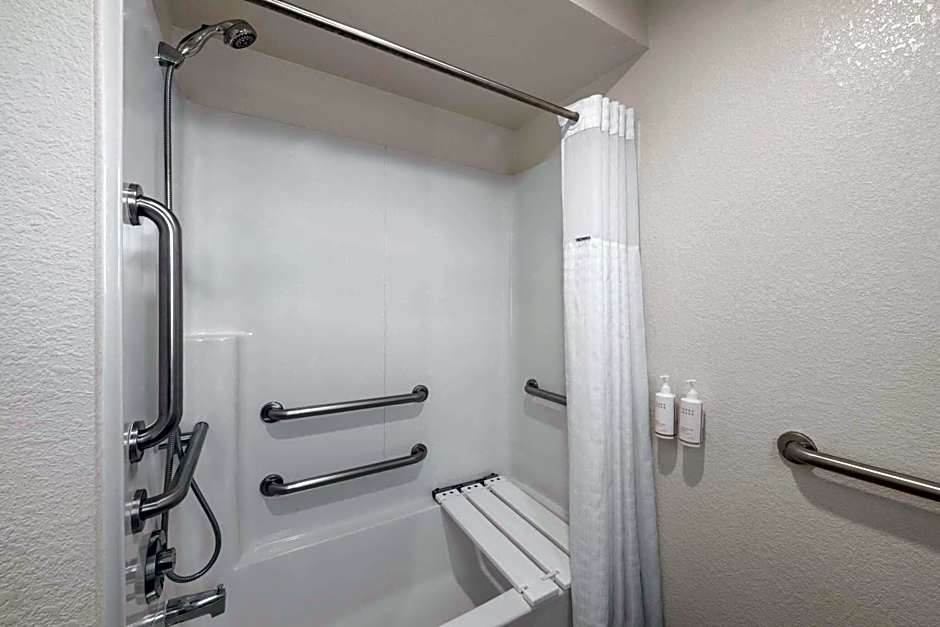 Super 8 by Wyndham Fort Bragg