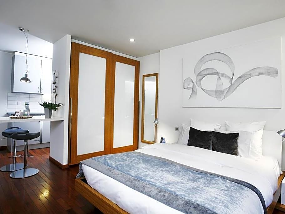 La Cour Des Augustins Boutique Gallery Design Hotel