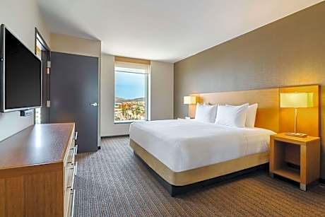 King Suite with Sofa Bed and Ocean View