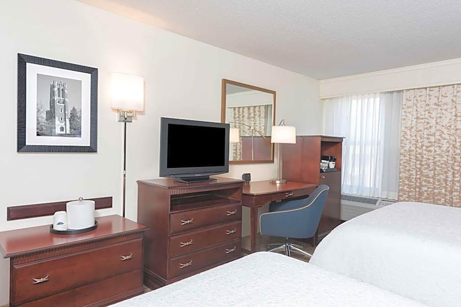 Photo 1 of 4 of 2 Queen Beds