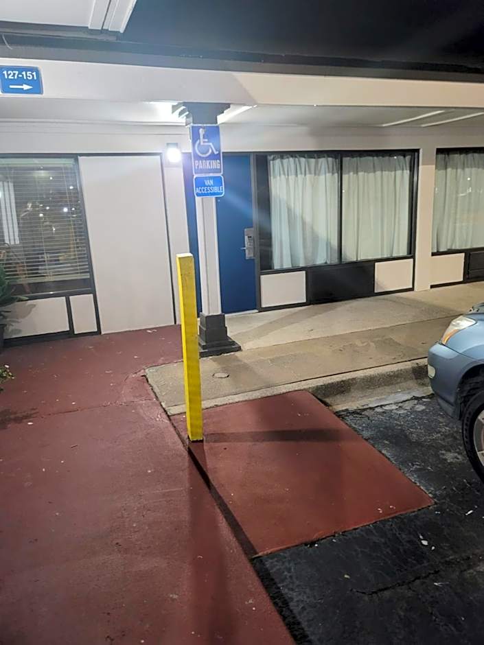 Studio 6 Suites Hinesville, GA