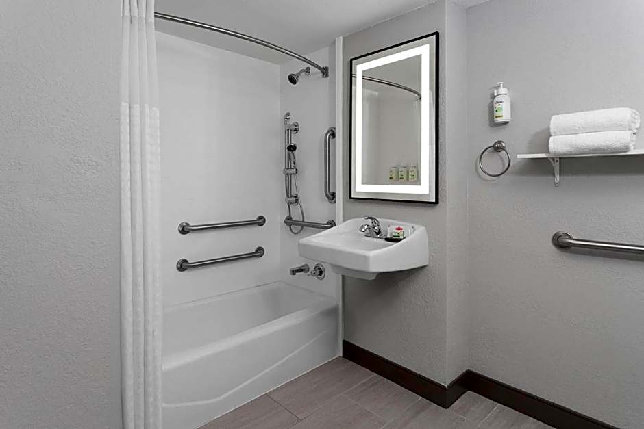 La Quinta Inn & Suites by Wyndham Champaign