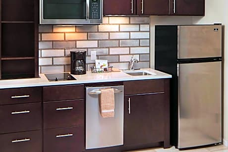 Studio, Multiple Beds (2 Queen Beds and 1 Double Sofa Bed)