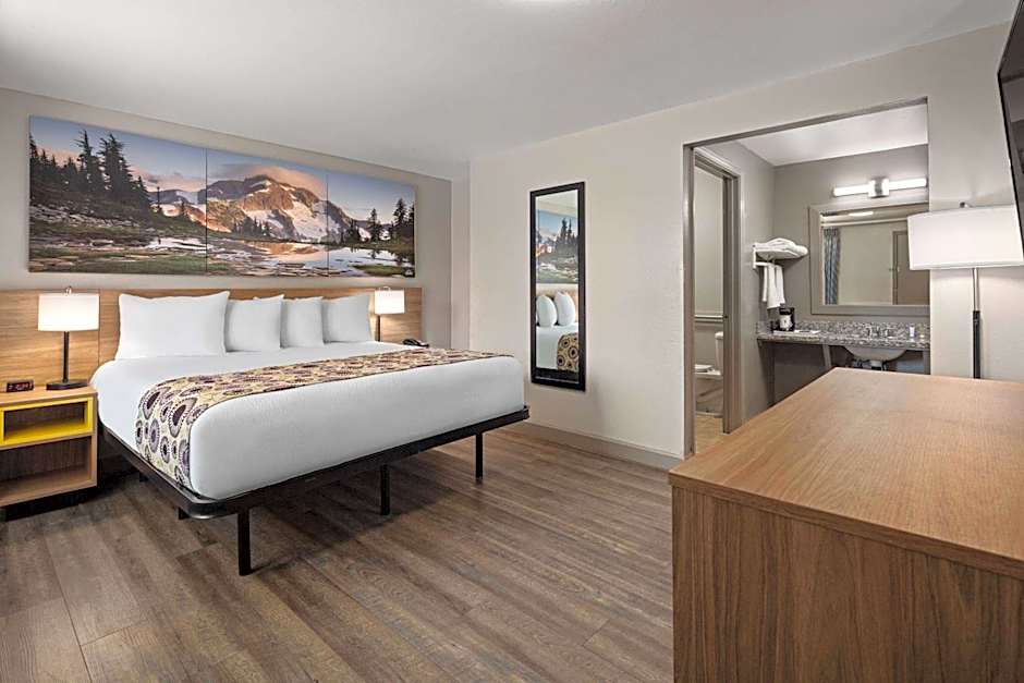 Days Inn by Wyndham Lakewood South Tacoma