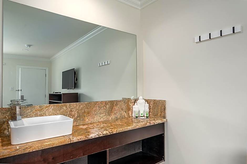 Crewe Boutique Inn
