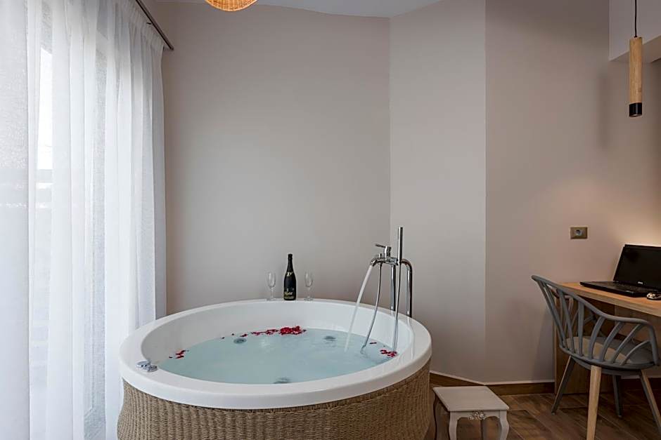 Aequor Luxury Rooms & Apartments