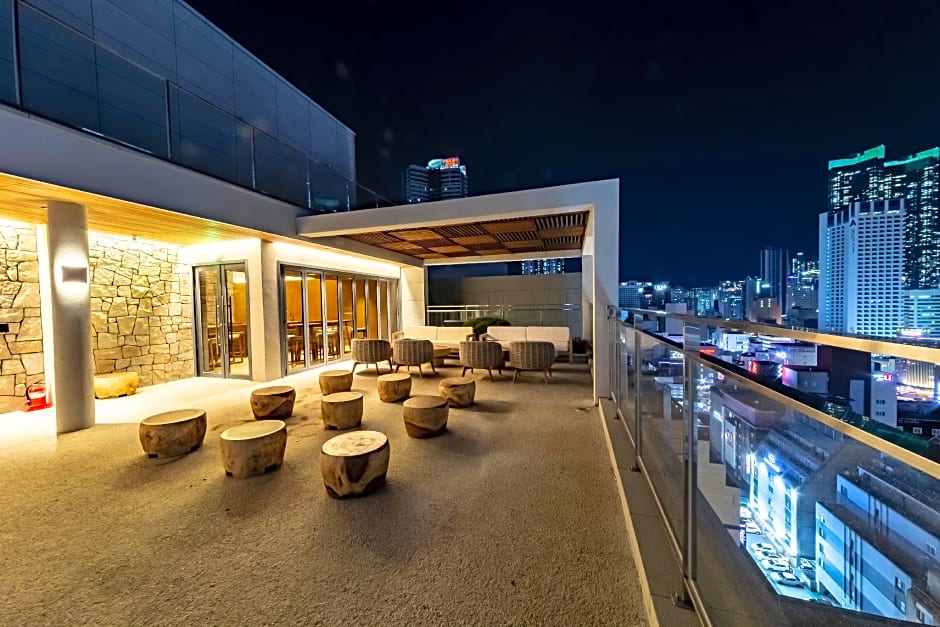 HOUND HOTEL SIGNATURE