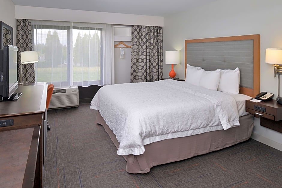 Photo 1 of 10 of 1 Queen Bed, Mobility Accessible, Bathtub