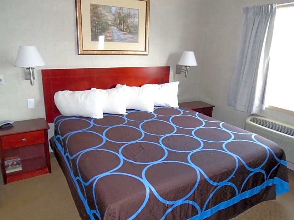 Super 8 by Wyndham Red Deer City Centre