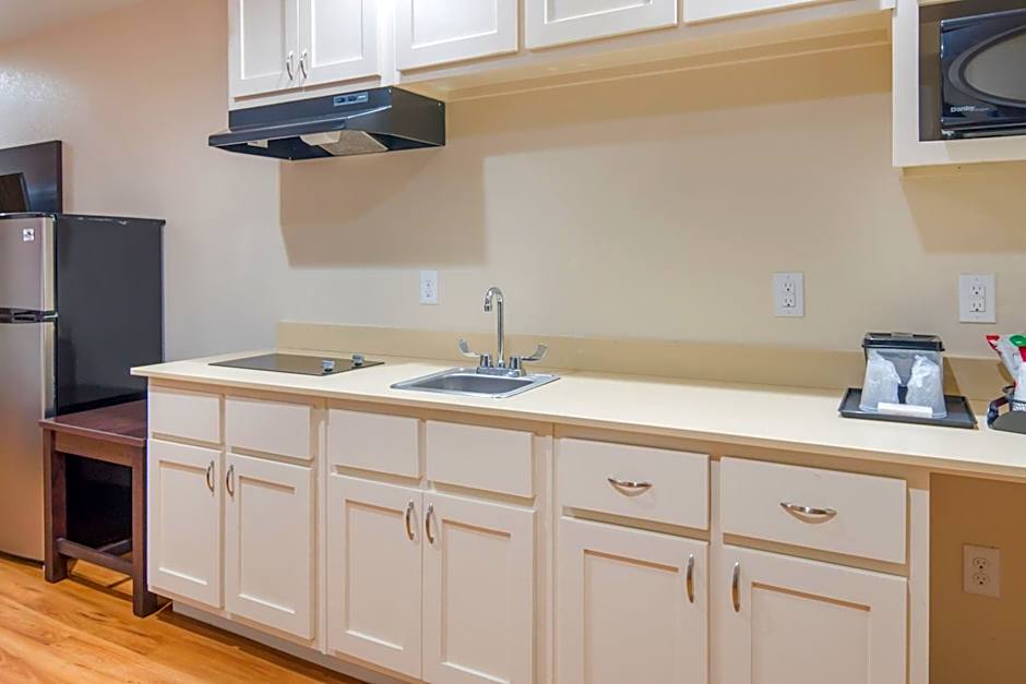 Red Roof PLUS+ Fort Worth - Burleson