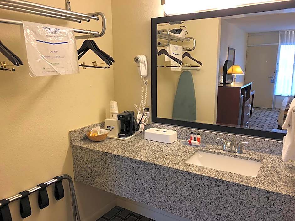 Days Inn by Wyndham Natchez