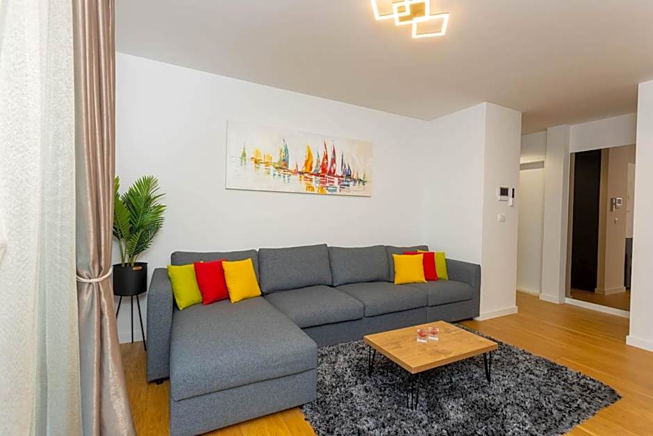 Apartment - free parking in garage , mountain and seaview , quiet neighbourhood