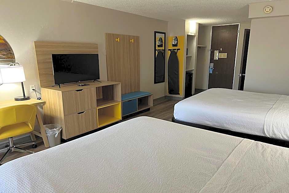 Days Inn by Wyndham Norman
