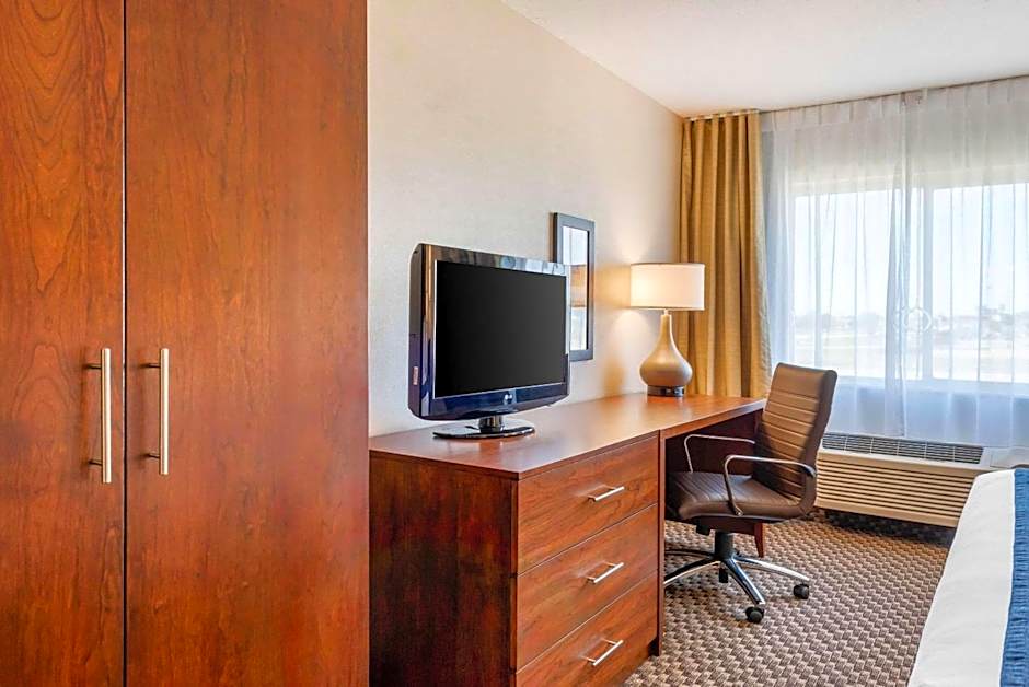 Comfort Inn & Suites near Route 66