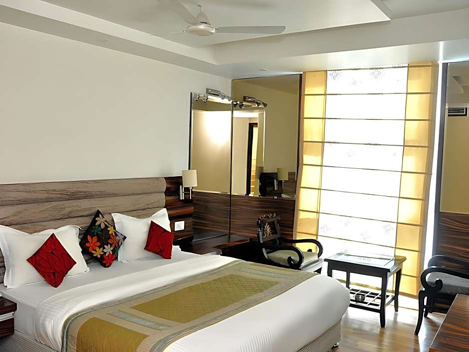 HOTEL DELHI 55 @ NEW DELHI RAILWAY STATION                                                      