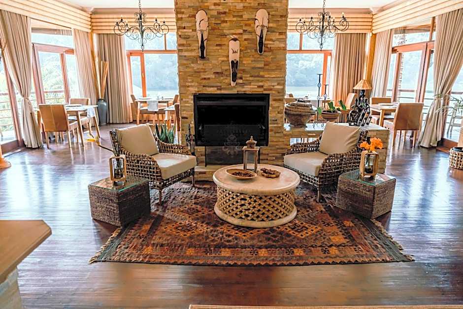 Bambuu Lakeside Lodge