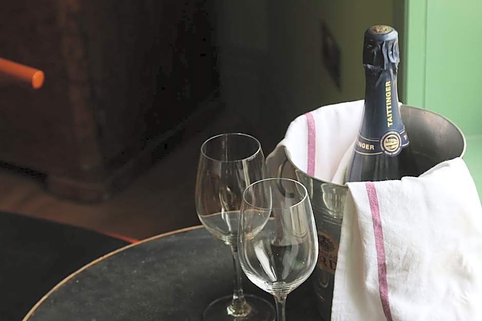 The London & Paris Hotel