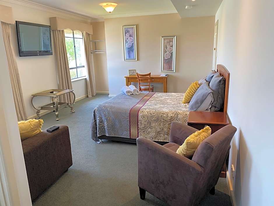 503 On Princes Drive Motel