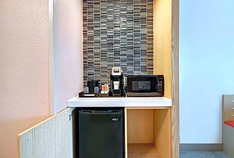 1 King Premium Mob/Hear/Access W/Tub