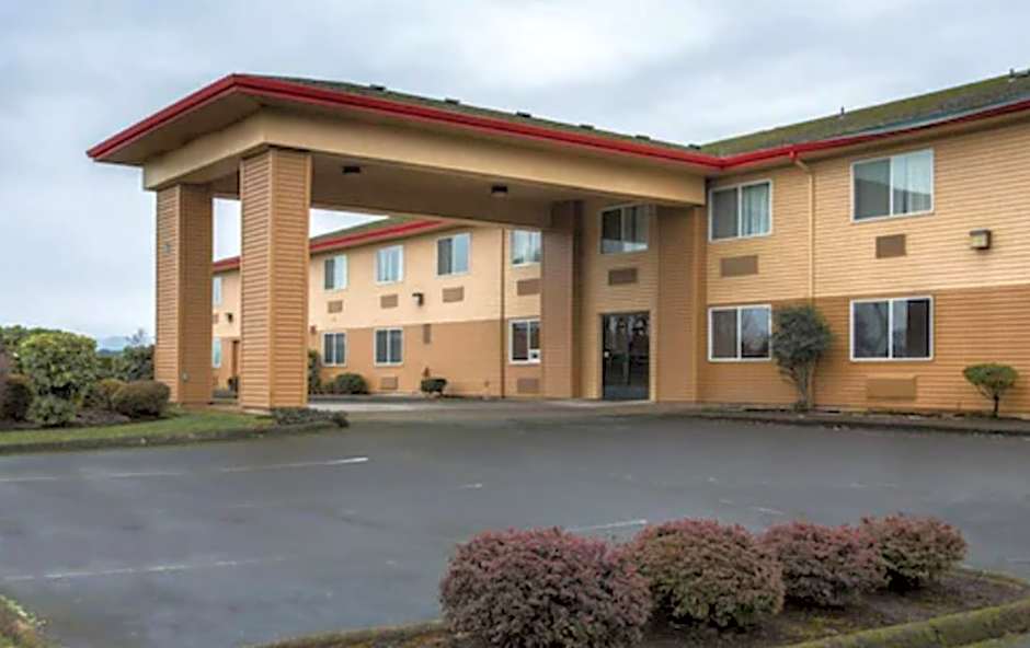 Bridgeway Inn & Suites