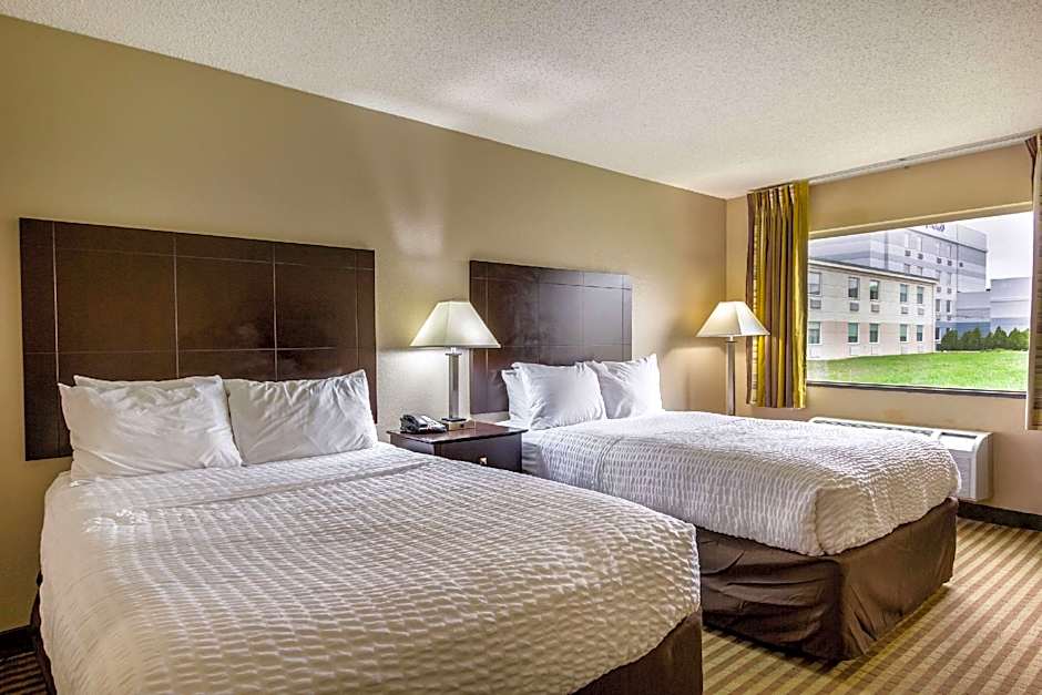 Clarion Hotel Beachwood-Cleveland