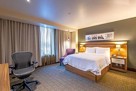 Queen Room with Roll-In Shower - Disability Access/Non-Smoking
